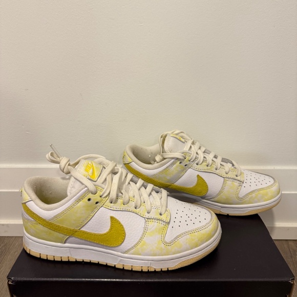 Nike Dunk Low women's 7 - Picture 3 of 4